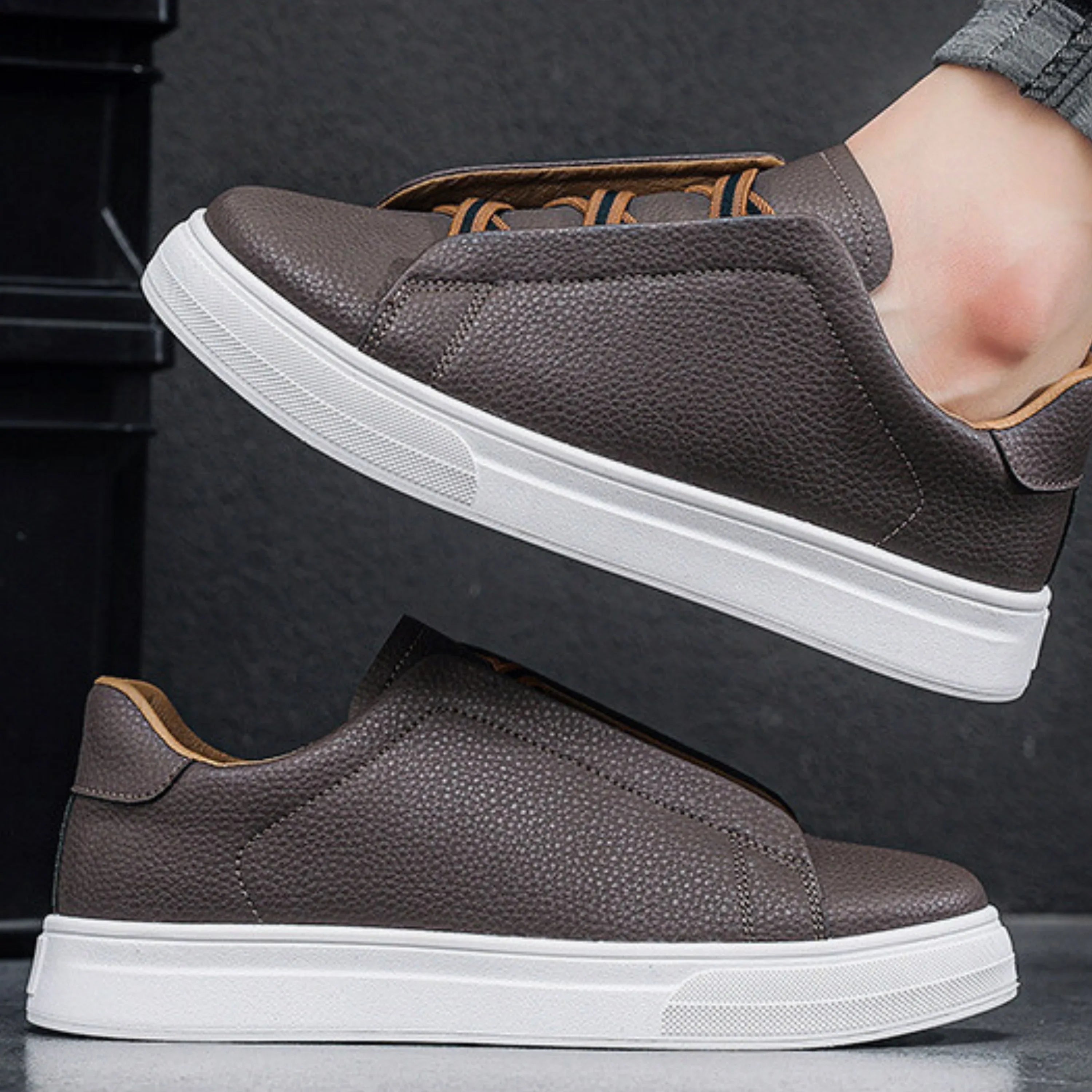Sapatos de couro elegantes