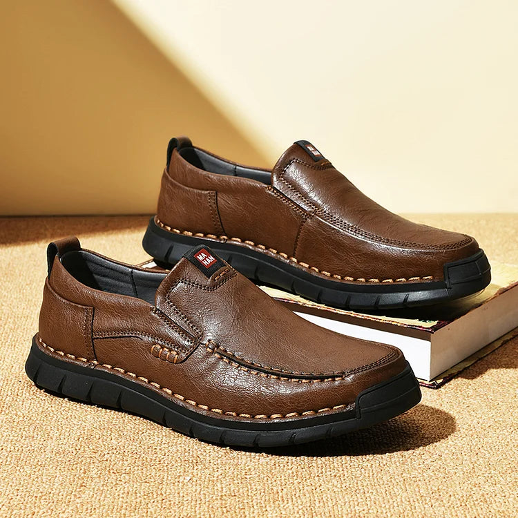 Sapatos de couro elegantes