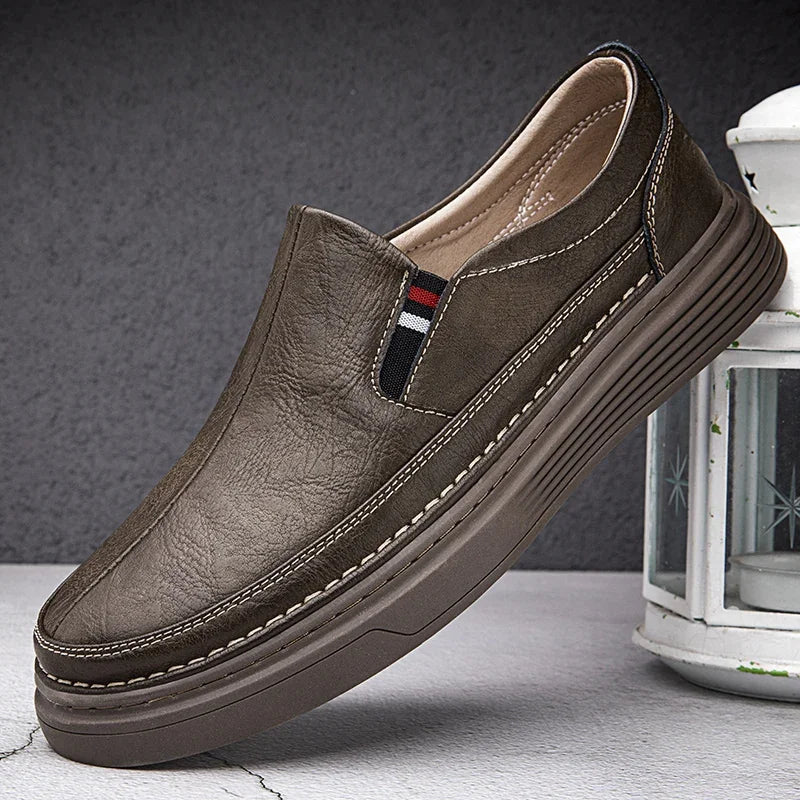 Sapatos de couro elegantes