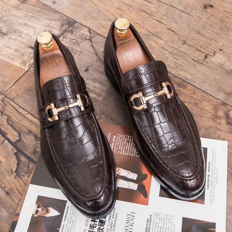 Mocassins com fivela em couro